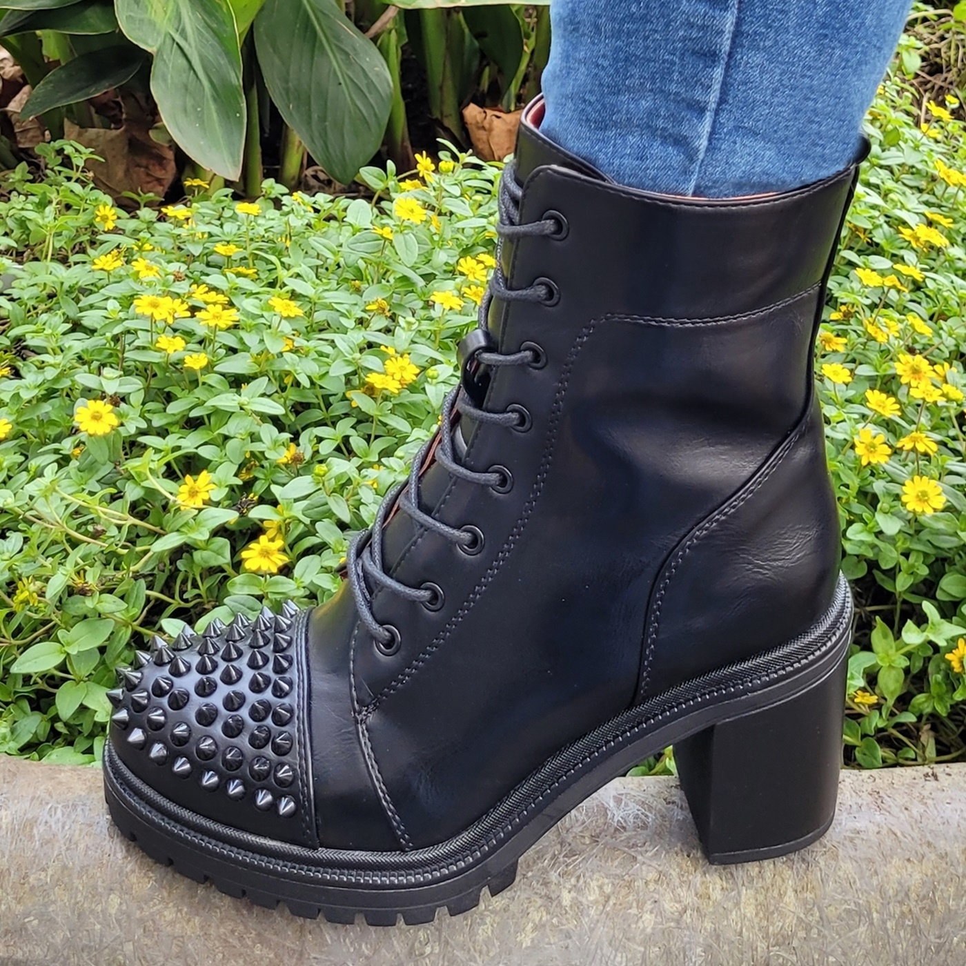 Zwarte bikerboots met spikes en blokhak | Zwarte enkellaarzen met studs