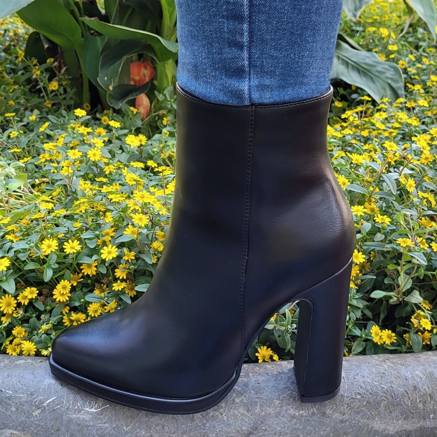 Zwarte blokhak laarsjes met kleine plateau Silhouette