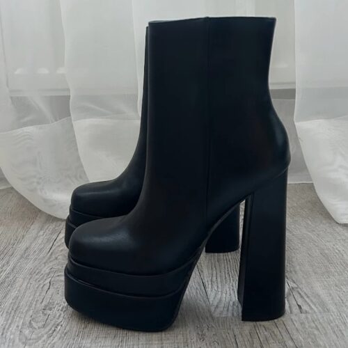 Zwarte enkellaarsjes met stevige hak en plateau | Zwarte enkelaarsjes met blokhak