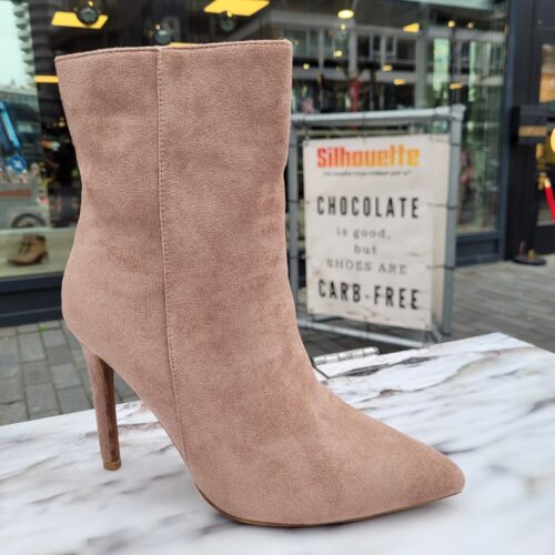 Beige enkellaarzen met hoge naaldhak | Silhouette
