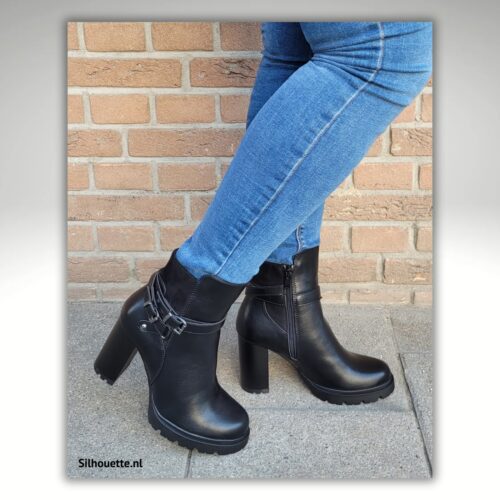 Zwarte enkellaarsjes met hak