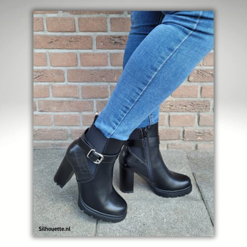 Zwarte enkellaarsjes