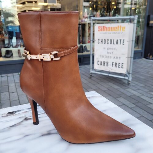 Cognac enkellaarzen met puntneus en naaldhak | Puntige cognac enkellaarsjes met naaldhak