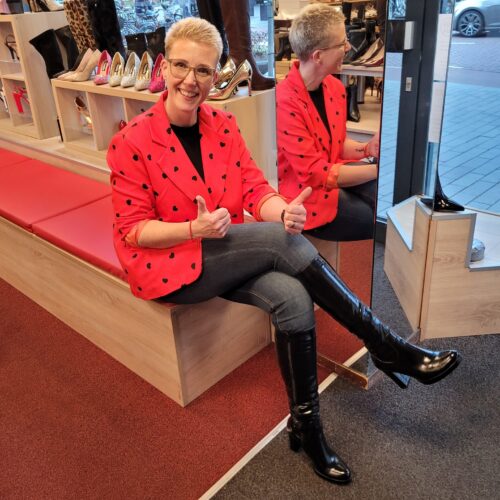 Klassieke laklaarzen met ronde neus en blokhak | Zwarte laklaarzen met brede hak