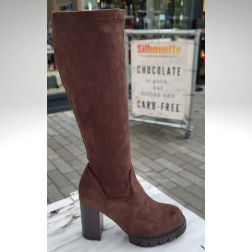 Bruine laarzen voor dikke kuiten