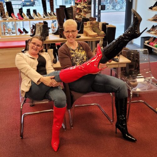 Zwarte lak laarzen met naaldhak | Rode laklaarzen met naaldhak