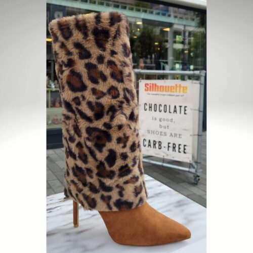 Cognac laarzen met fluffy kap en hoge naaldhak | Cognac hoge laarzen met hak en overslagkap