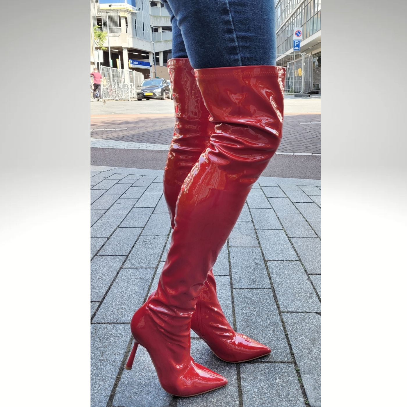 Rode lak overknee laarzen met naaldhak voor smallere benen