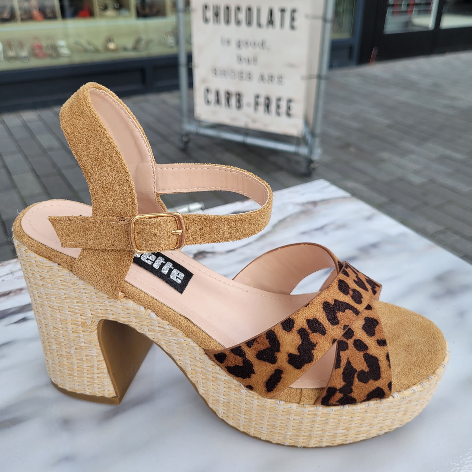 Zomerse sandaal met stevige hak en panterprint Silhouette