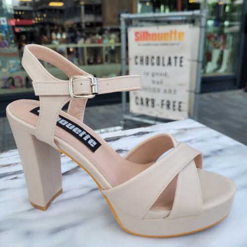 Beige open hakken met bandjes