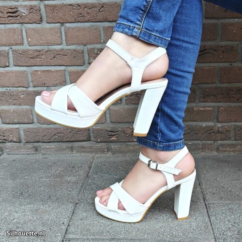 2725-50-023 - Witte sandalen met hoge brede hakken