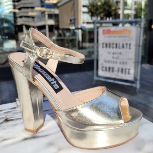 Gouden plateausandalen met open teen en bandje | Gouden platformsandalen met hoge blokhak