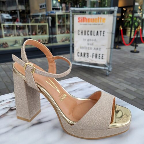 Comfortabele gouden glitterblokhakken open teen | Gouden glitter sandalen met blokhak van Vizzano