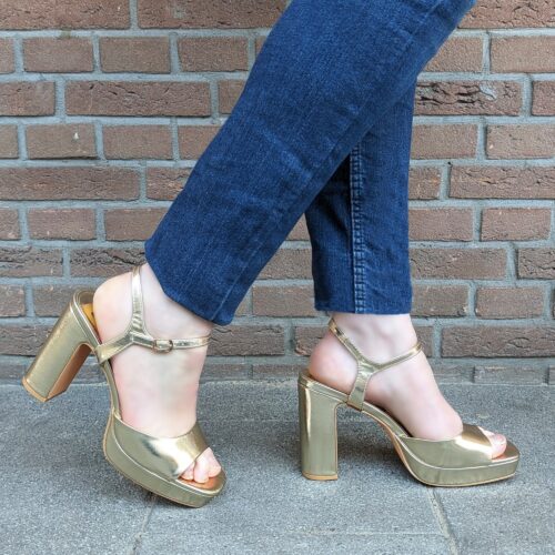 Grote maat sandalen met hak in goud | Silhouette