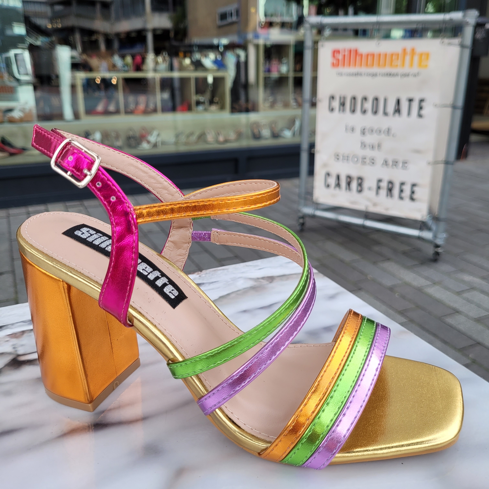 2725-99-012 - Gekleurde sandalen met blokhak en bandjes - Multicolour sandalen met brede hak en bandjes 2725-99-012 - Gekleurde sandalen met blokhak en bandjes - Multicolour sandalen met brede hak en bandjes