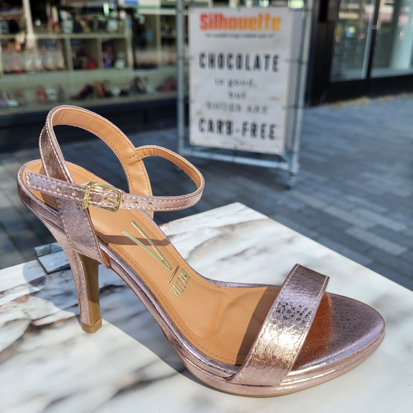 Champagnekleurige sandaaltjes met naaldhak | Rosé gouden sandaaltjes met naaldhak
