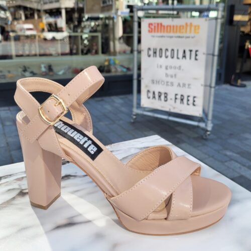 Beige zomerhakken met dikke hak