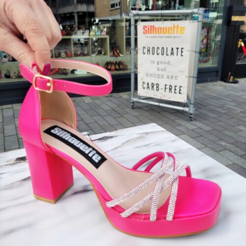 Roze blokhakken met strass steentjes
