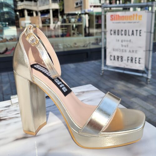 Gouden dames sandalen met brede hak en plateau | Gouden blokhaksandalen met open teen