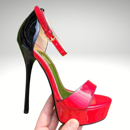 Rood met zwarte high heels met smal enkelbandje | Zwart rode killerheels met plateau en bandje