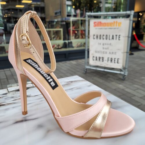 Roze satijnen sandalen met hoge naaldhak | Zachtroze sandaaltjes met naaldhak