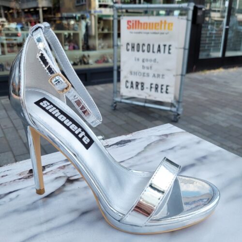 Spiegelende zilveren sandalen met hoge hakken | Metallic zilveren sandalen met hoge naaldhak