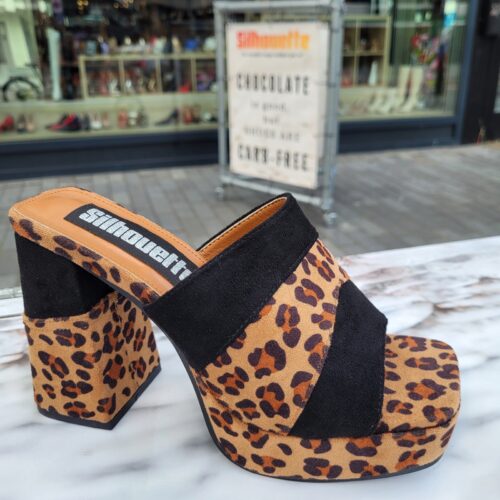 Panterslippers met hoge blokhak | Zwarte hoge slippers met panterprint