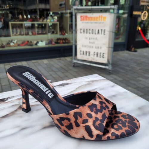 Slippers met hak en panterprint | Silhouette