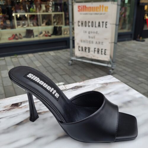 Zwarte slippers met hoge hakken in leatherlook