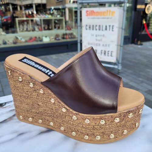 Bruine sleehakslippers met dikke zool | Silhouette